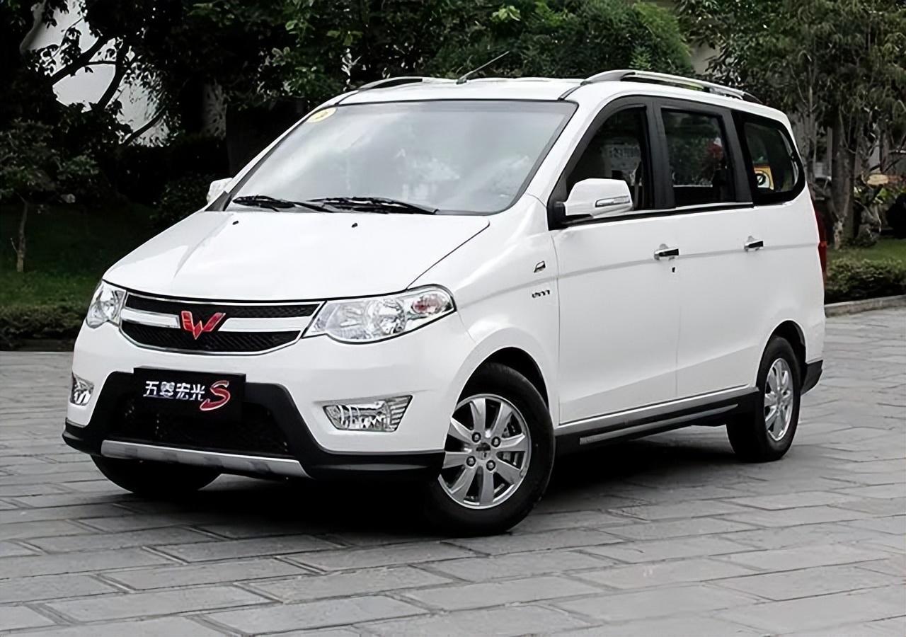五菱宏光为什么每月销量能卖五六千台,价格便宜空间大,养家神车